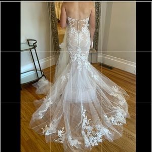 Beautiful mermaid wedding gown